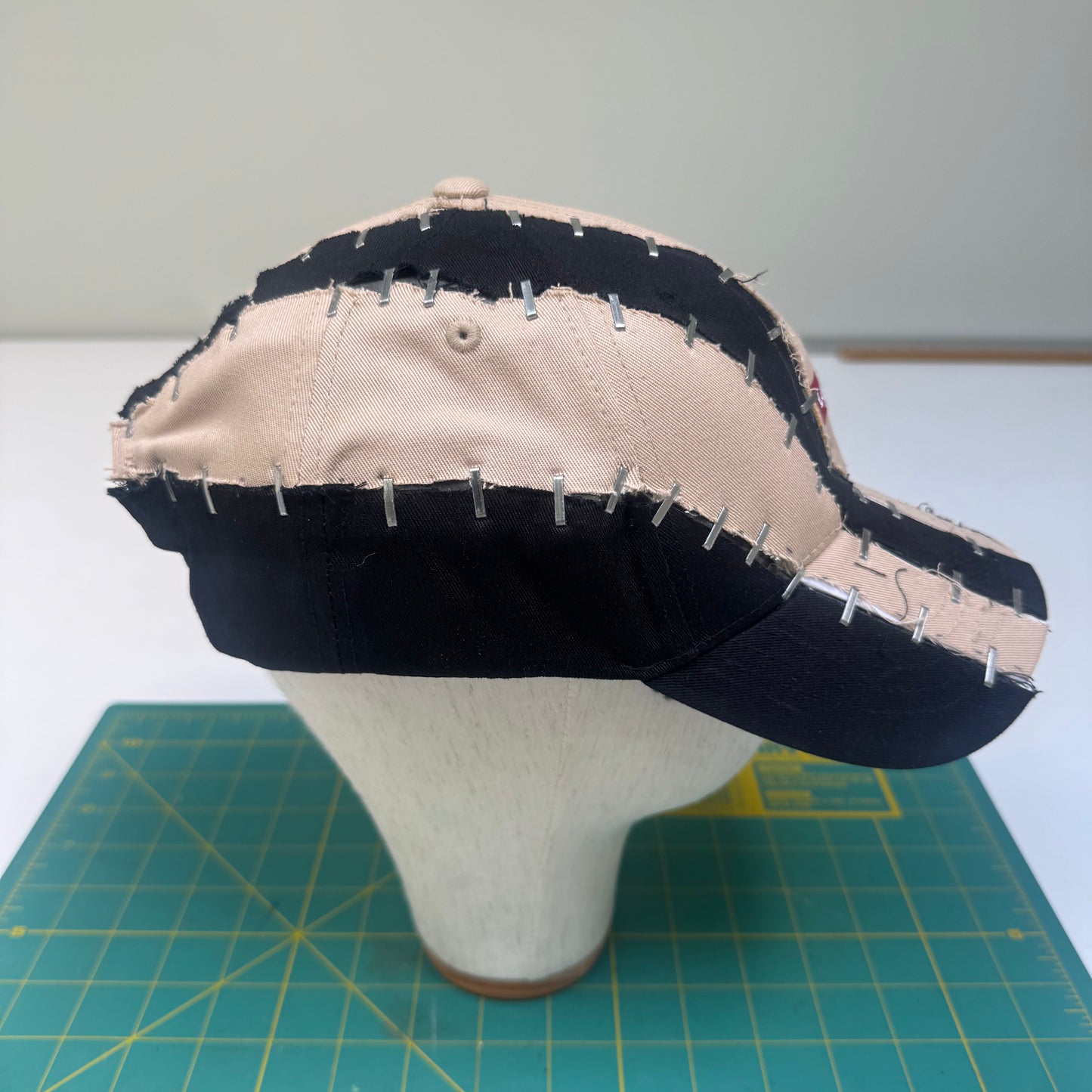 ELLIVO X LEVIS CAP
